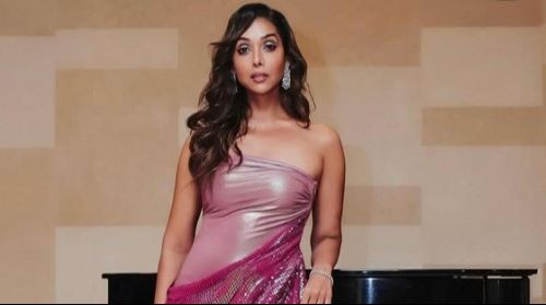 ঘনিষ্ঠ দৃশ্যে চুম্বন সহ-অভিনেতার বিরুদ্ধে অভিযোগ অনুপ্রিয়ার